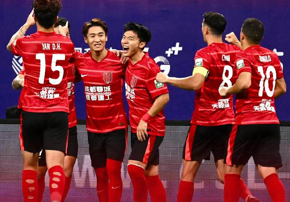 赛前中超传出新动向；法兰克福远射贴柱；管理层表态——气氛紧张；训练强度明显提升的简单介绍